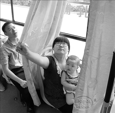 Autobús en China prueba asiento especial para lactancia materna