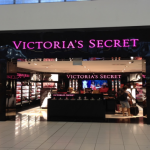 Impiden amamantar en una tienda de Victoria's Secret