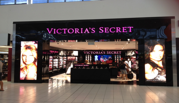 Impiden amamantar en una tienda de Victoria's Secret